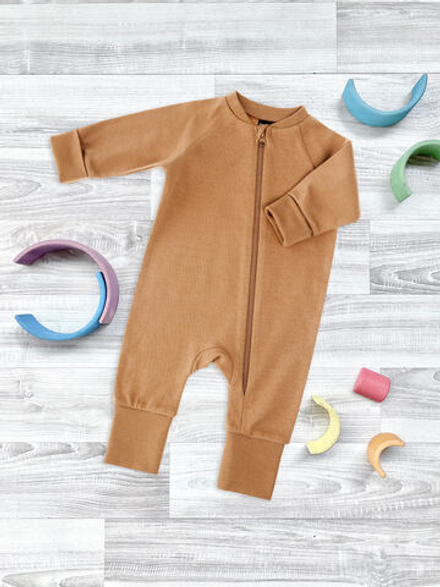 Комбинезон на манжетах Mjölk Sleep and Play Camel, с рукавом реглан