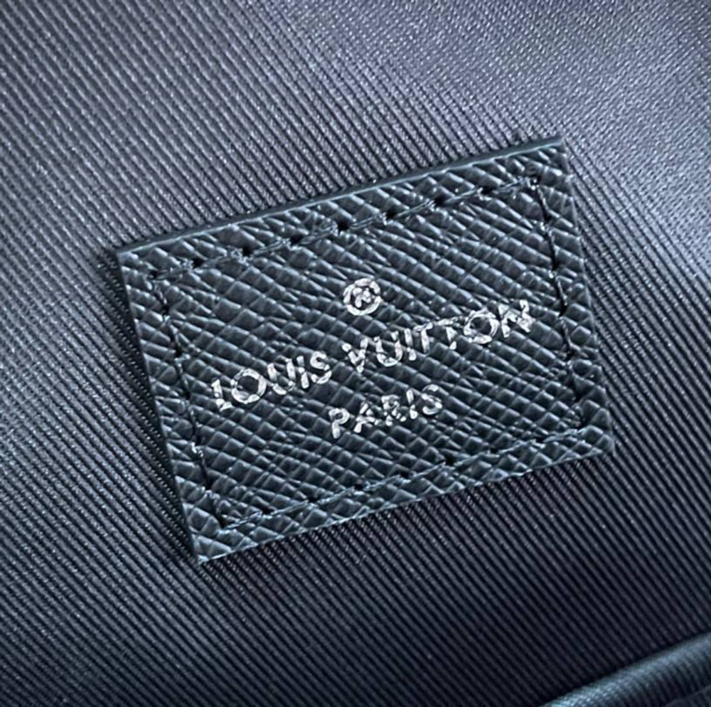 Сумка-слинг Louis Vuitton