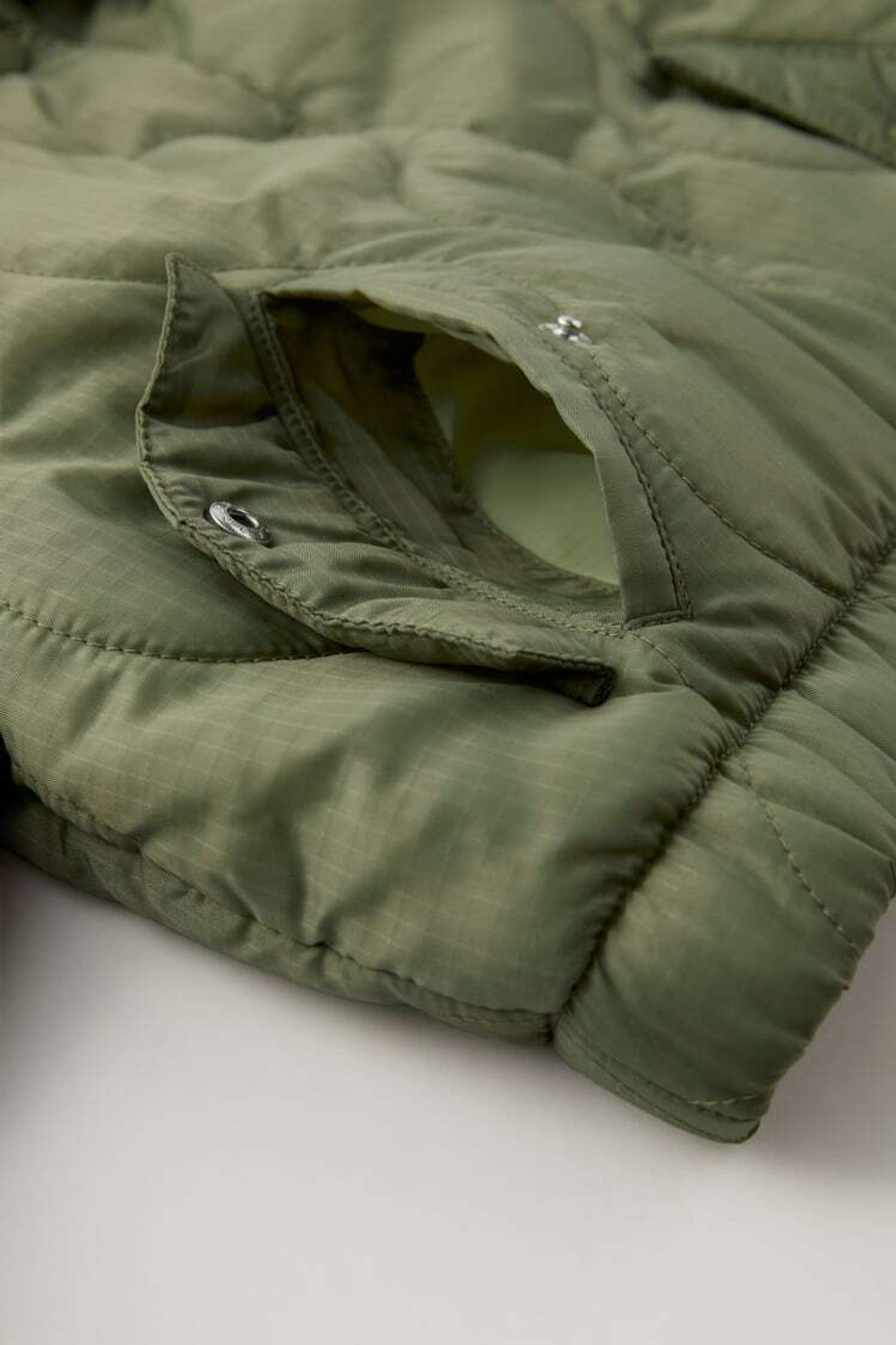 ZARA УКОРОЧЕННАЯ СТЕГАНАЯ КУРТКА, ХАКИ