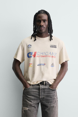 ZARA ФУТБОЛКА ИЗ ТКАНИ С ЭФФЕКТОМ ПОТЕРТОСТИ И ПРИНТОМ, ЖЕЛТОВАТО-БЕЛЫЙ