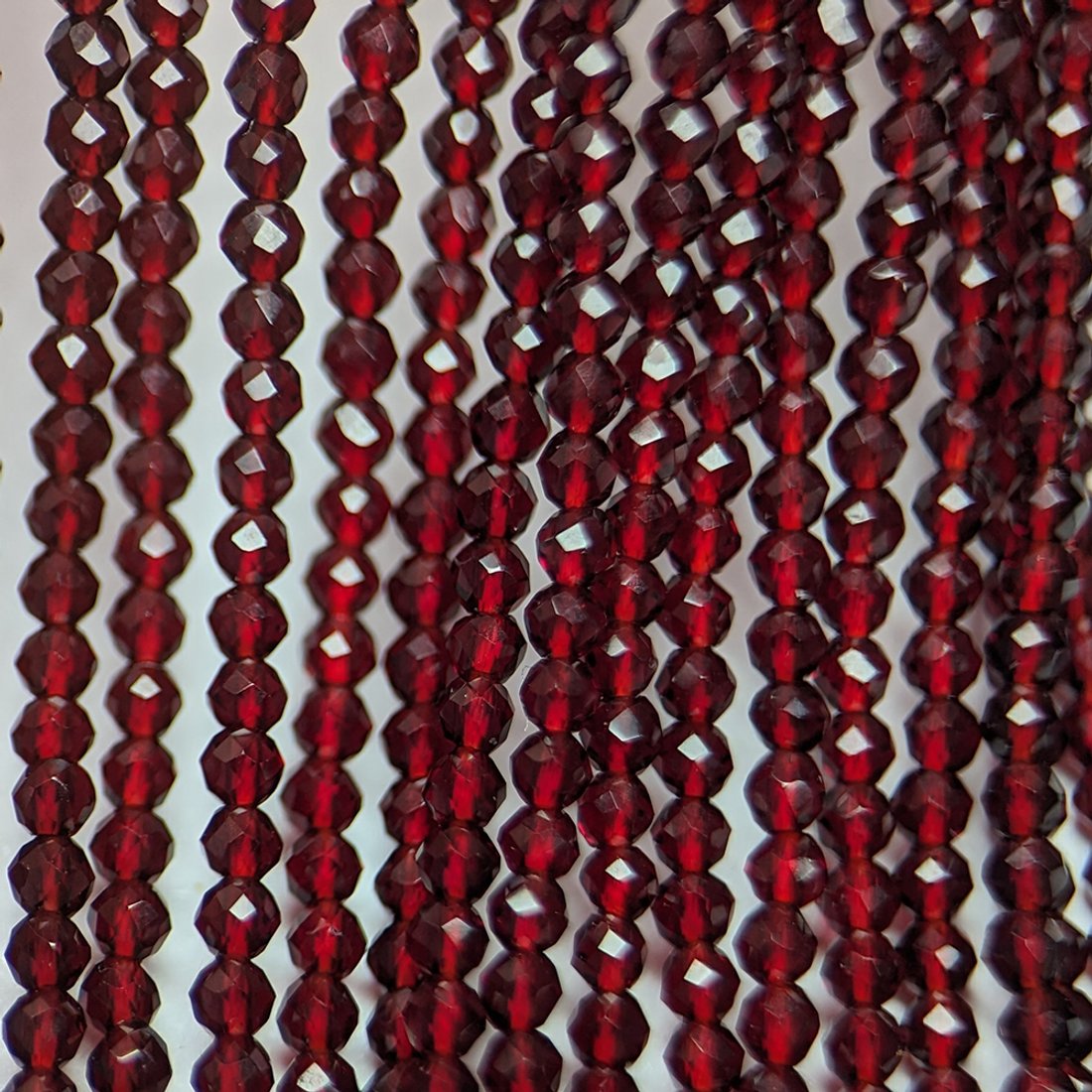 Гранатовая шпинель синтетическая, 2мм, шар, микроогранка