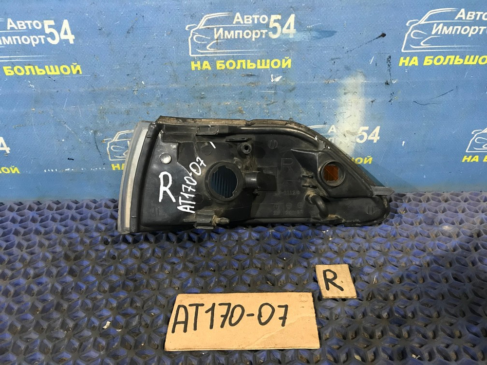 Габарит правый TOYOTA CORONA 1991