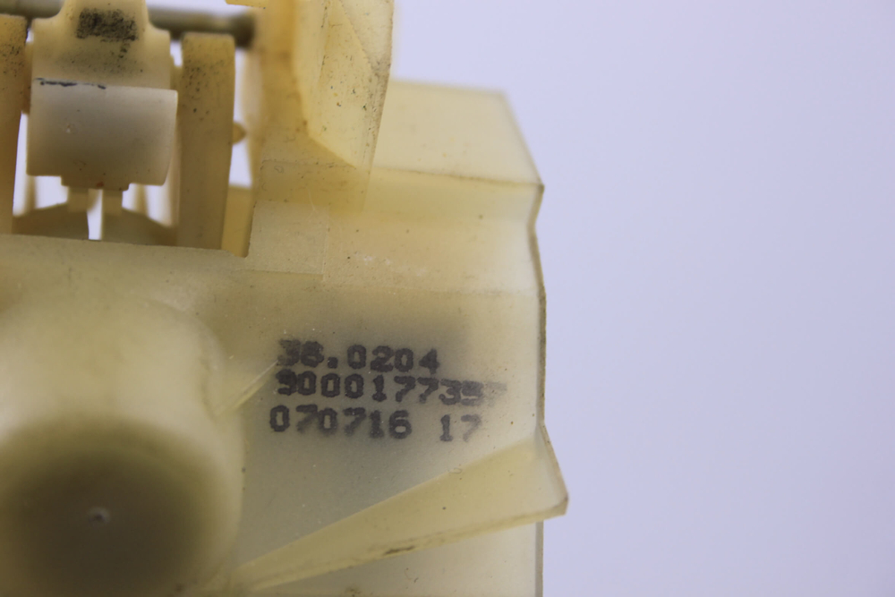 Замок дверцы посудомоечной машины Bosch, Siemens, Neff 38.0204 (444896)