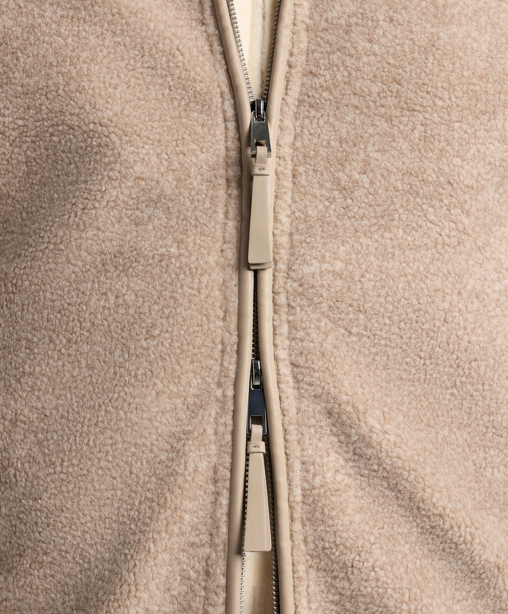 Oysho Длинная куртка из искусственной овчины, песочный меланж