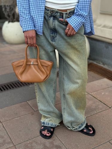 Кожаная сумка-мини в бежевом цвете