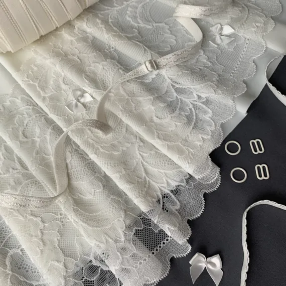 Кружево эластичное молочное 22 см, листочки