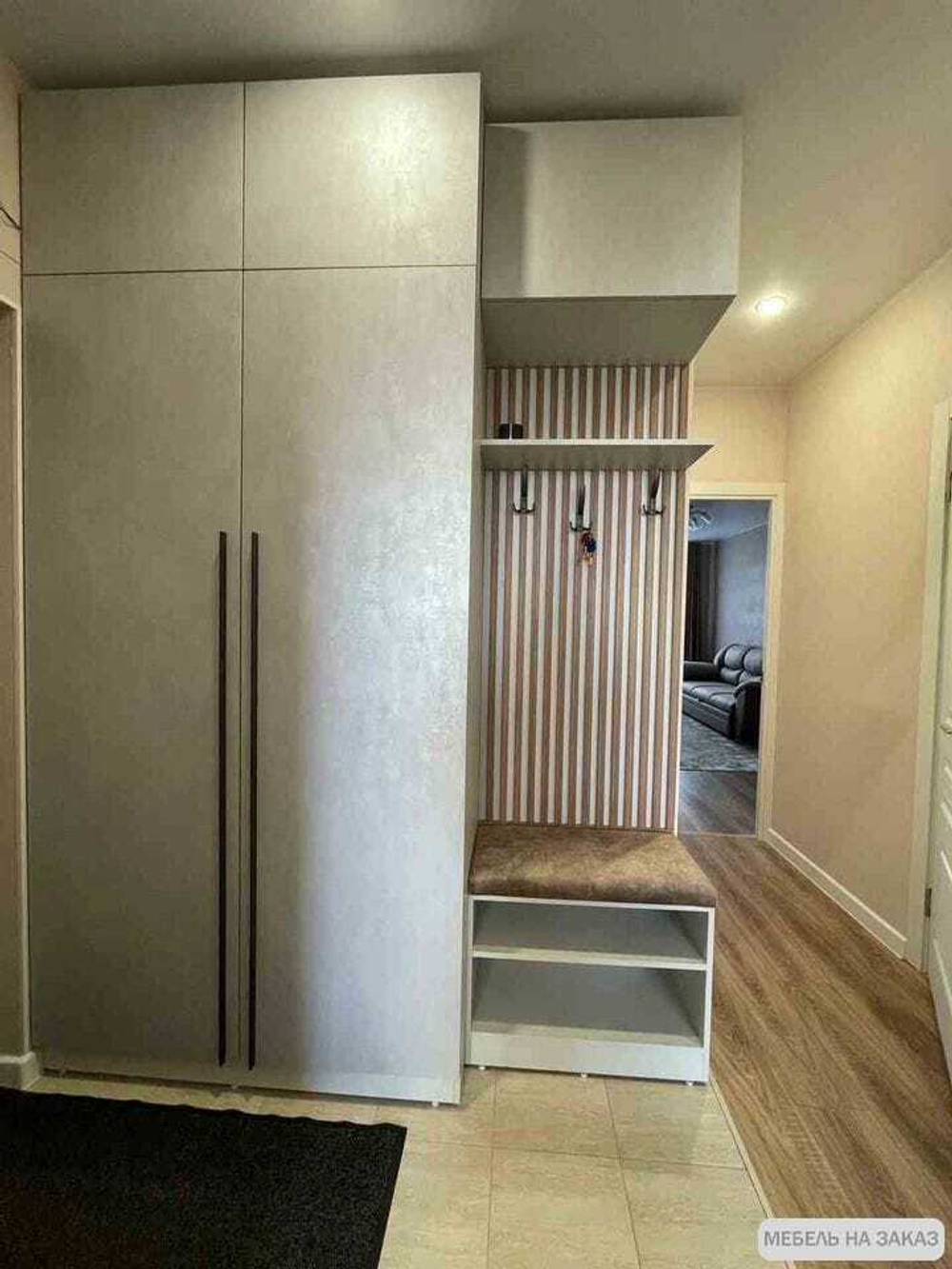 Шкаф с банкеткой в прихожую