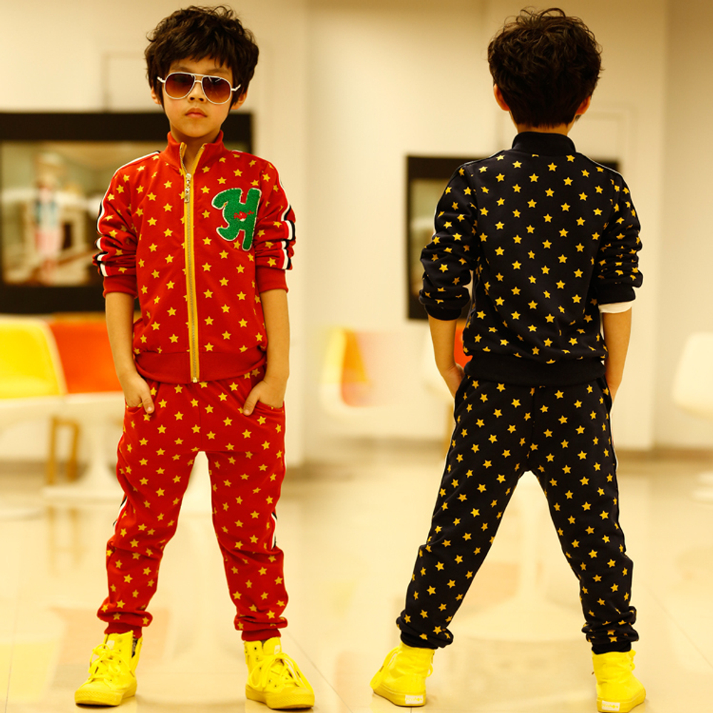 Костюм для мальчика в звезды со вставками в боковых швах