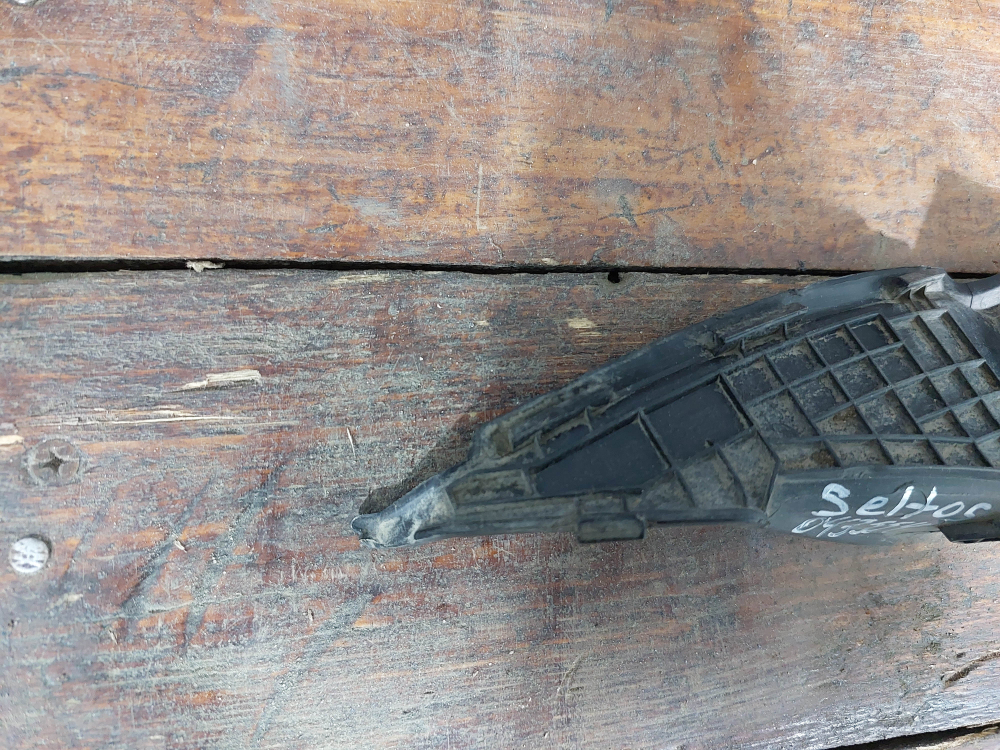 Накладка лобового стекла правая Kia Seltos 19-нв Б/У Оригинал 86154Q5000