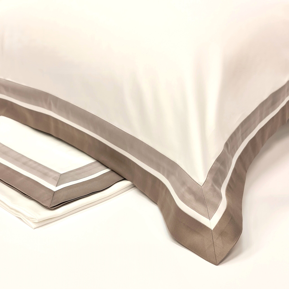 Постельное белье 2 спальное евро макси Сlaire&Caroll Jacqueline белое с бежевым кантом