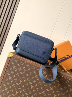 Сумка через плечо Louis Vuitton Boarding