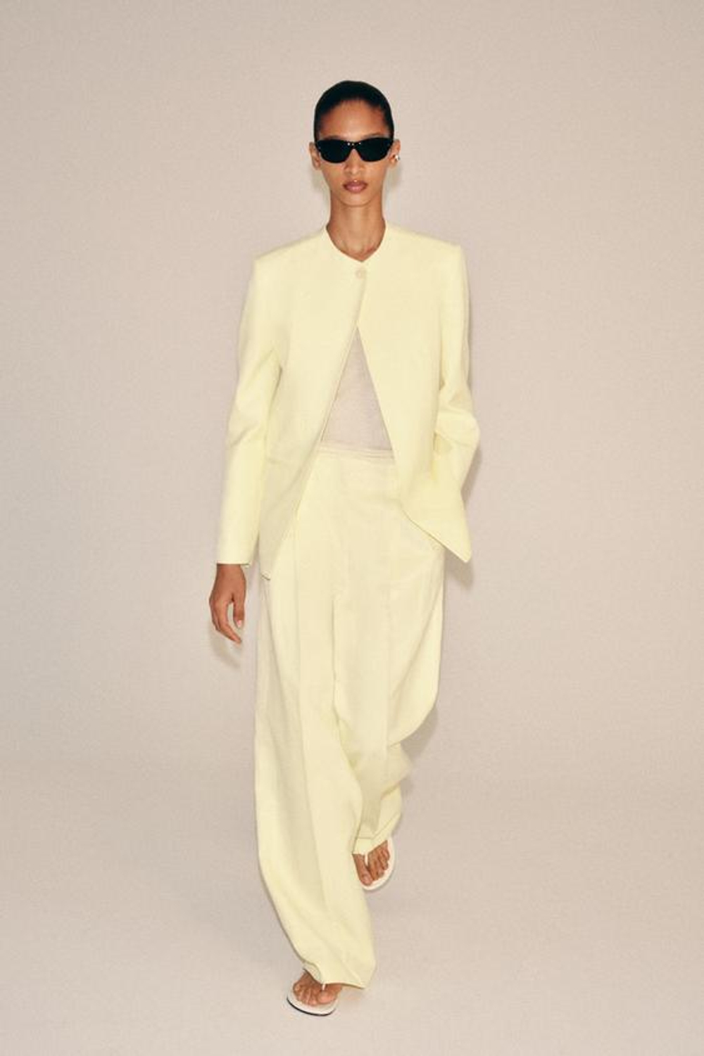 ZARA БРЮКИ С ЗАЩИПАМИ — ZW COLLECTION, ЖЕЛТЫЙ