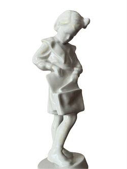 Фарфоровая статуэтка "Школьница с портфелем" ЛФЗ