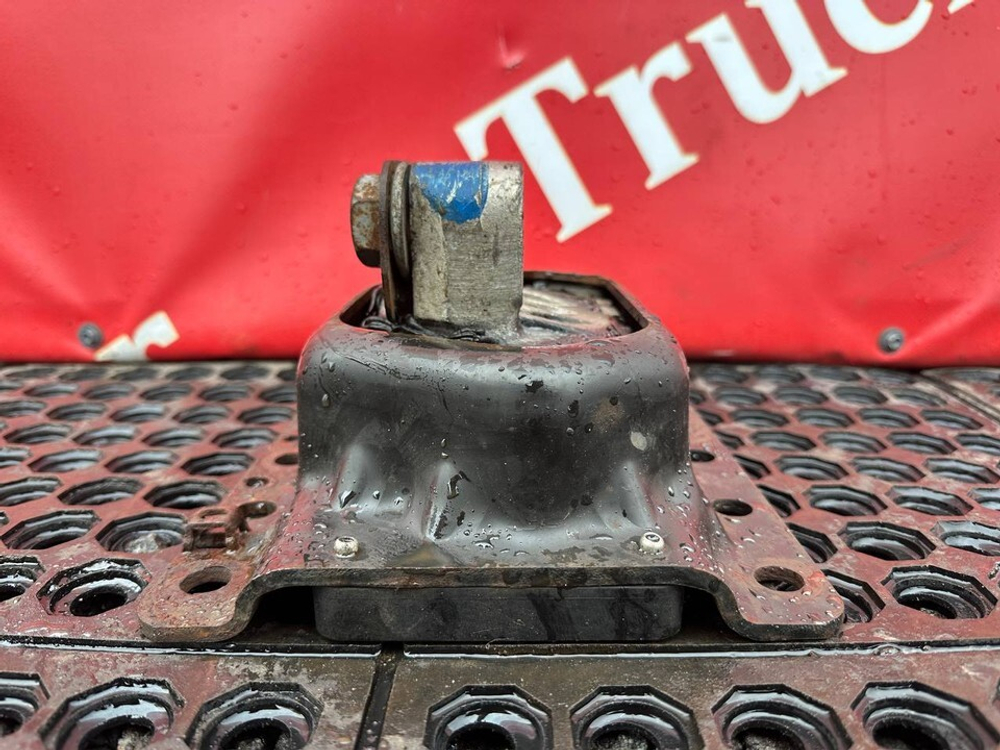 Подушка двигателя передняя