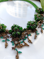 Колье: "Цветы" ручной работы из бисера с камнем Хромдиопсид
