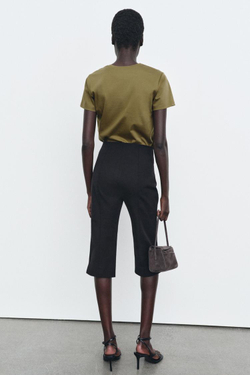 ZARA ФУТБОЛКА INTERLOCK С V-ОБРАЗНЫМ ВЫРЕЗОМ, ХАКИ