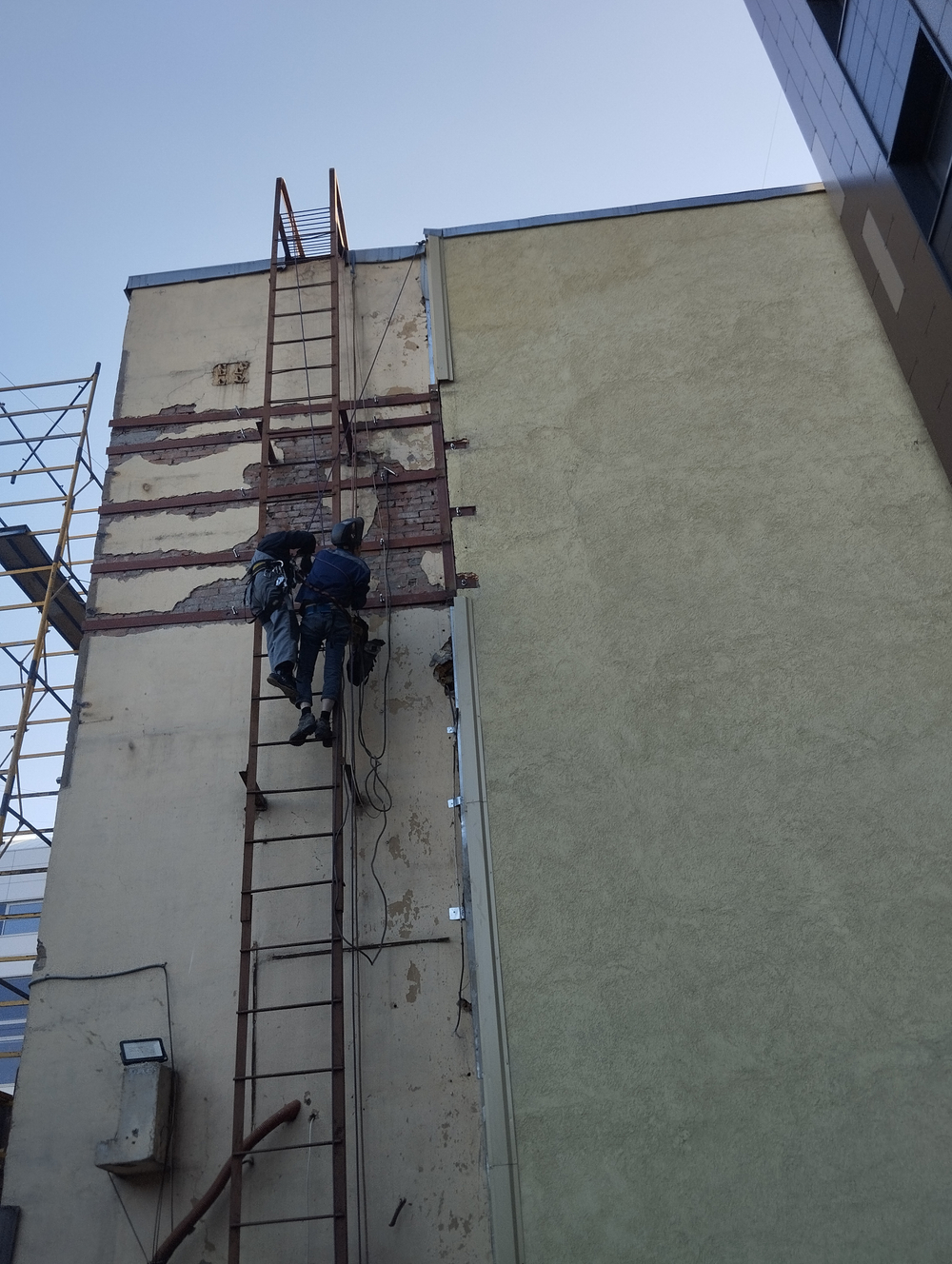 Создание закладных деталей для устройства монтажа тяжей.