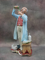 Статуэтка. Фарфор. Фармацевт. Capodimonte. Италия