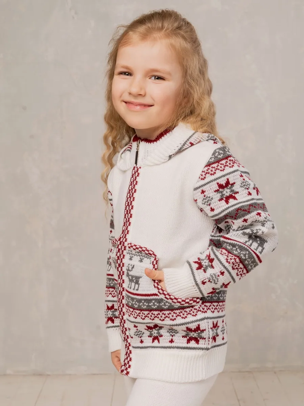 Кофта вязаная на молнии с капюшоном