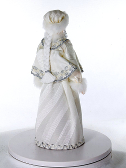 Фарфоровая кукла коллекционная Снегурочка в белой шубе. Новогодняя игрушка под ёлку ручной работы