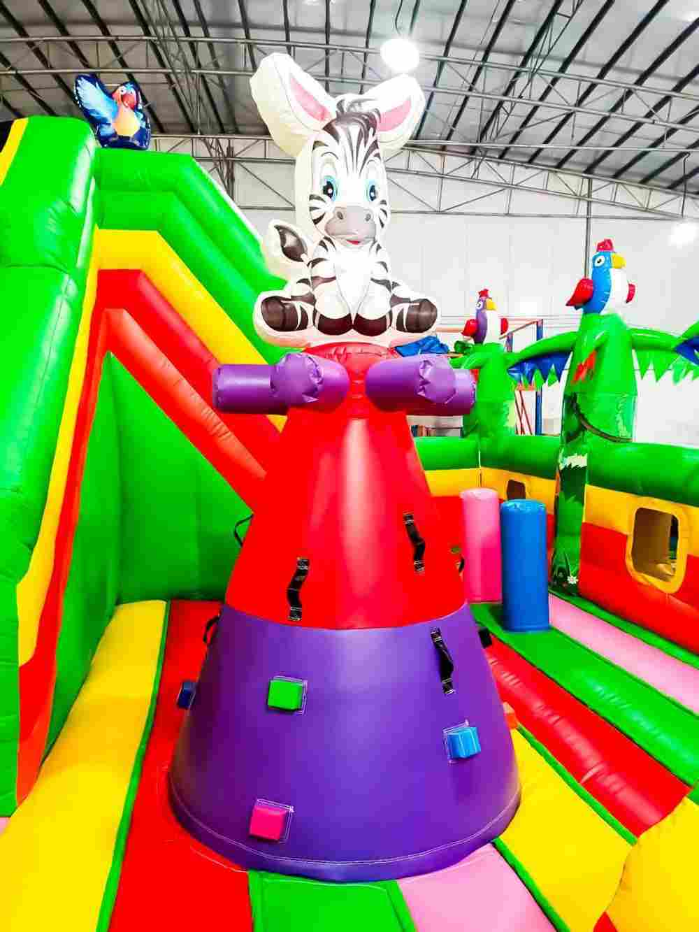 Коммерческий надувной батут "Джунгли" с горкой, 9*6*4.5 м