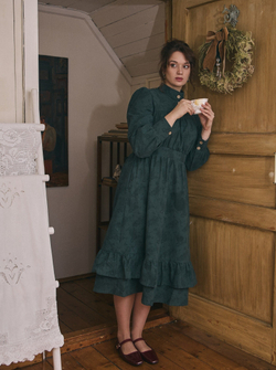 Платье с оборками