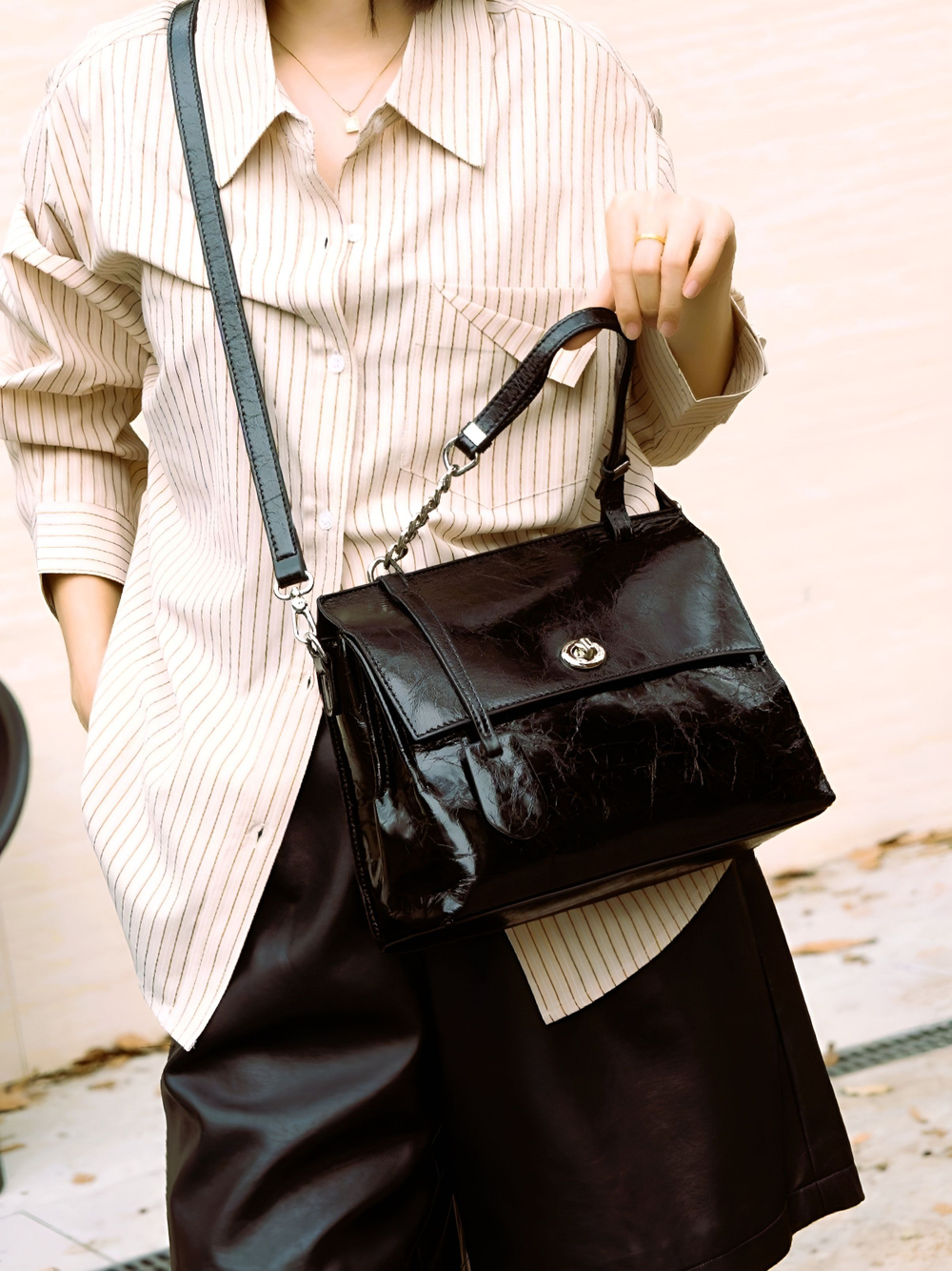 женская сумка на плечо из натуральной кожи