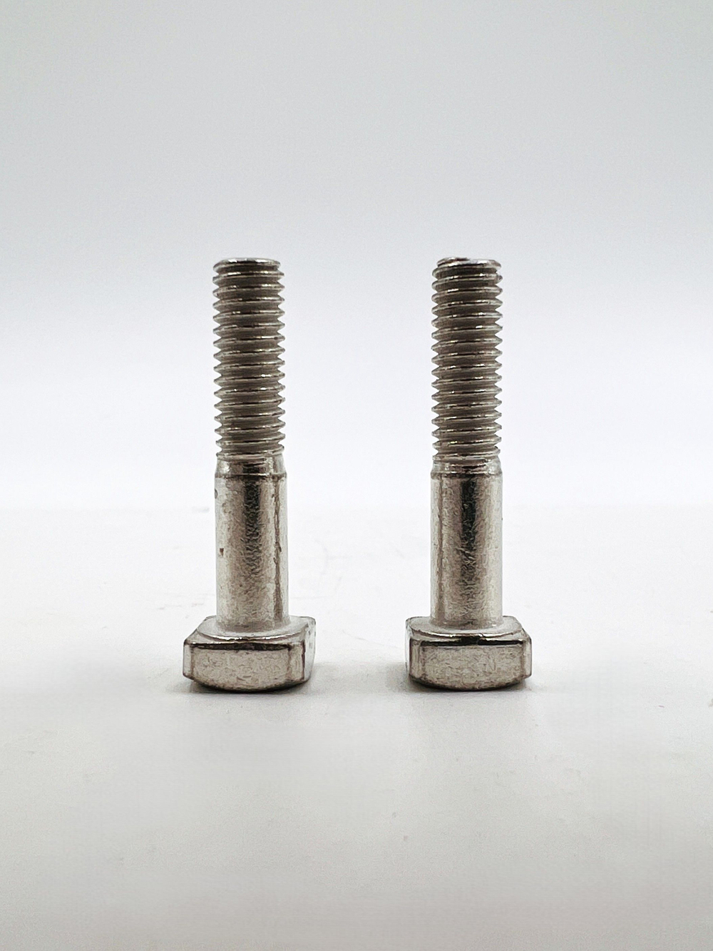 Болт клеммы аккумулятора для автомобилей марки ВАЗ М6х30 комплект 2 шт