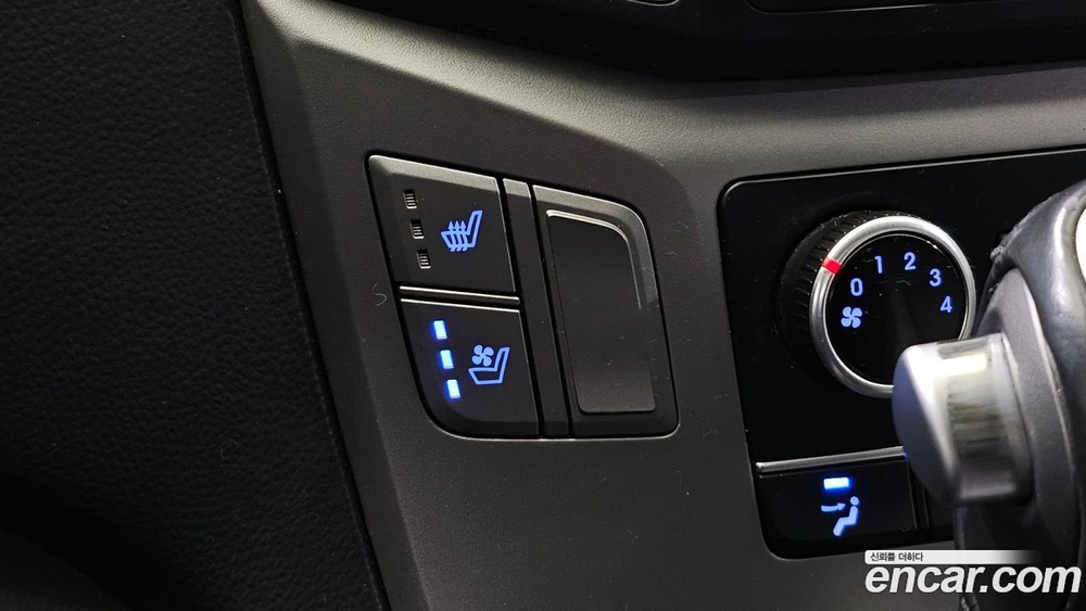 Hyundai The New Grand Starex Van 3-х местный (10.2020)