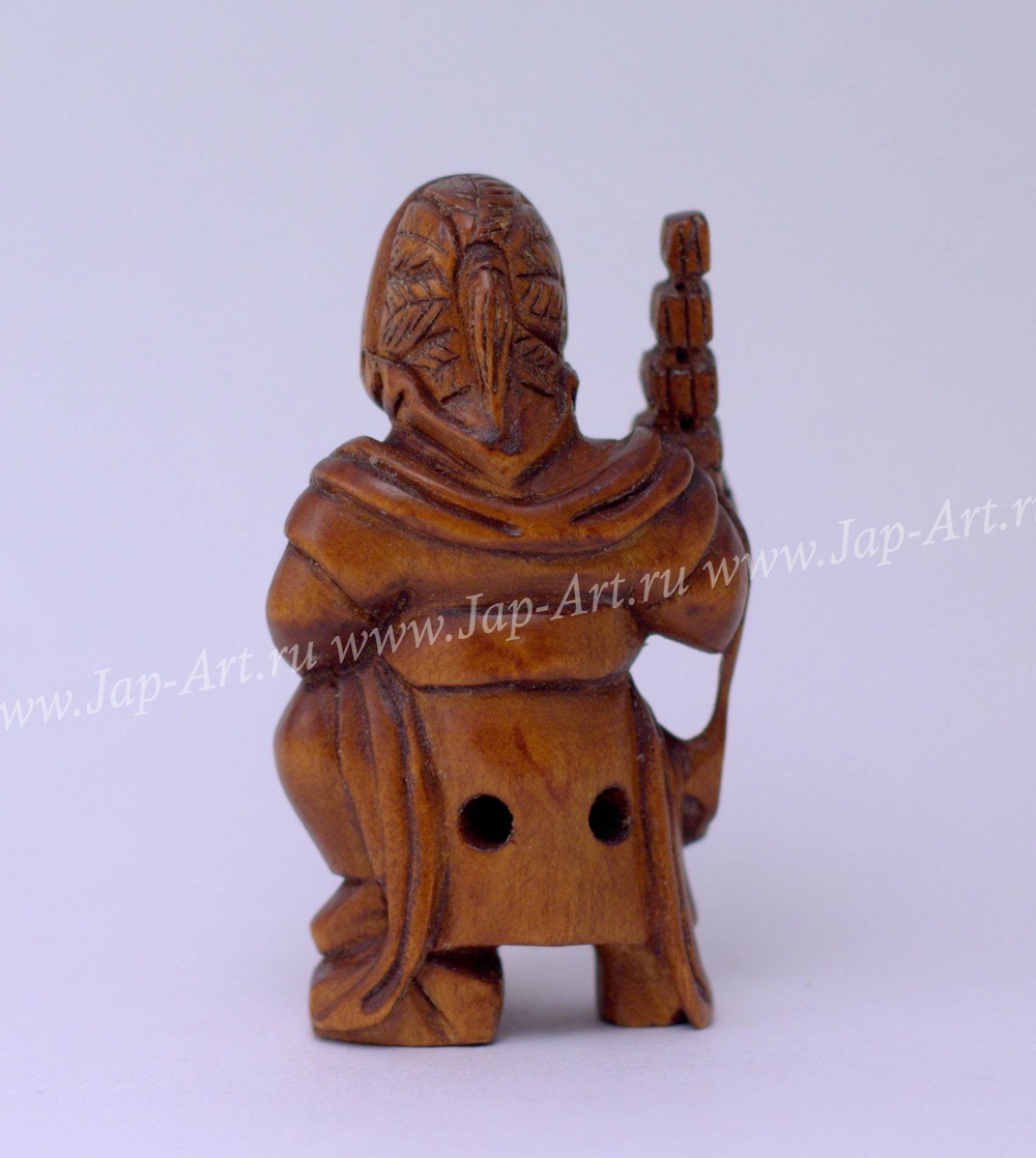 Нэцкэ Воин с мечем и пирамидой