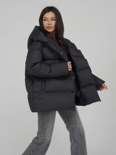 Черный пуховик с объёмным капюшоном