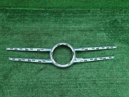 Накладка решетки радиатора Mercedes V W447 (14-нв)