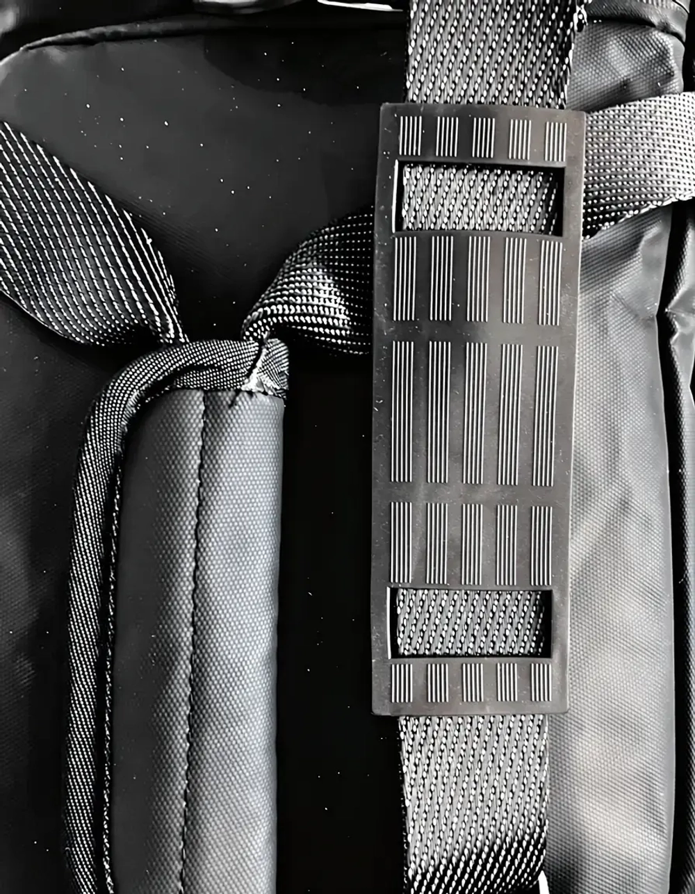 Сумка спортивная непромокаемая QOZA, черная, 24 л