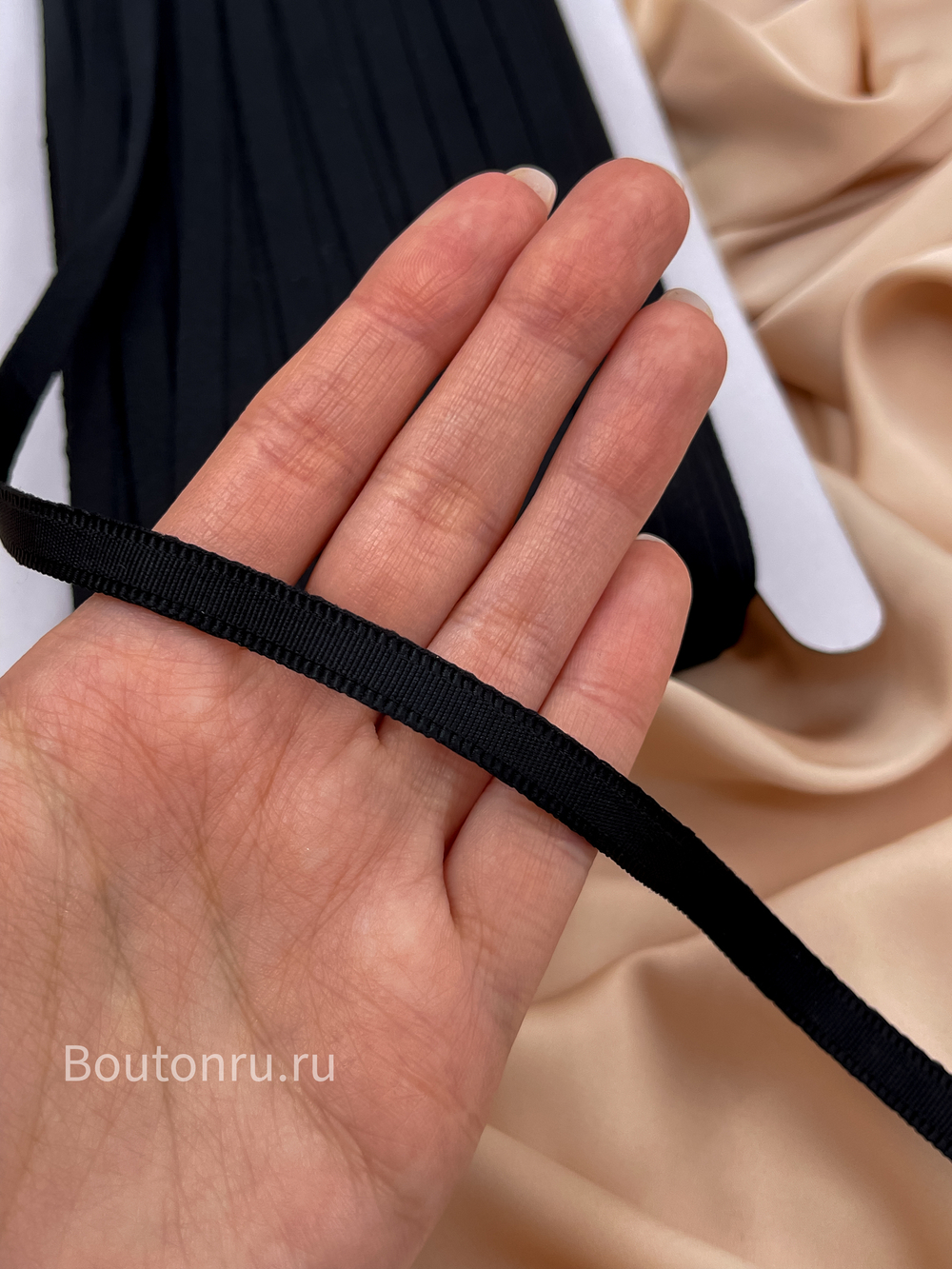 Лента тоннельная черная 9 мм