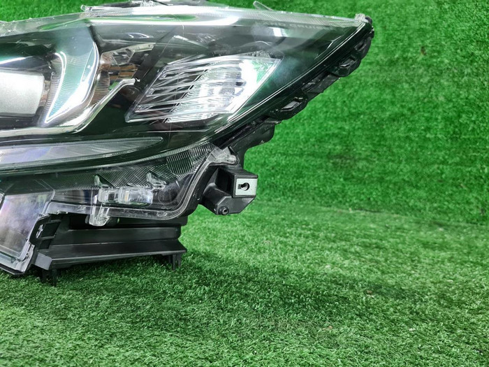 Фара левая Toyota Land Cruiser Prado 150 (2017-н.в.) LED (В пленке)