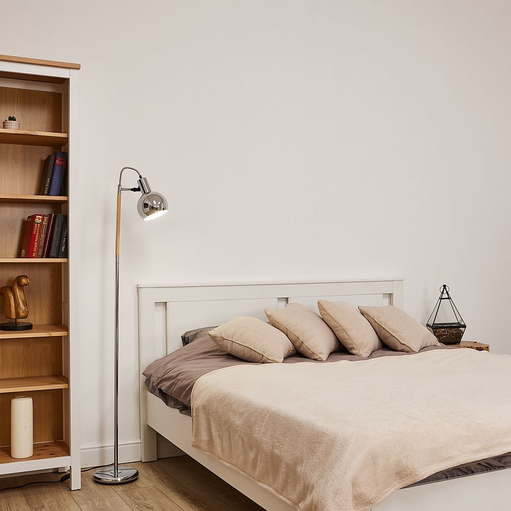 UML-T702 E14 SILVER Торшер напольный под лампу Е14. 60W. с регулировкой наклона. Механический выключатель. Серебристый. ТМ Uniel