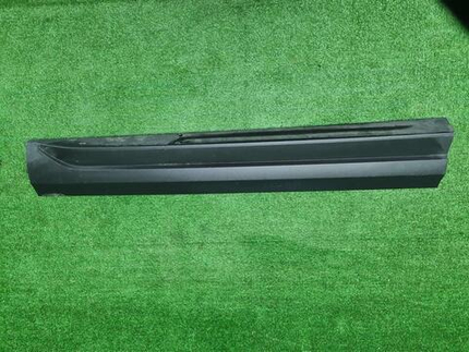 Накладка двери передняя правая Audi Q3 (14-18)