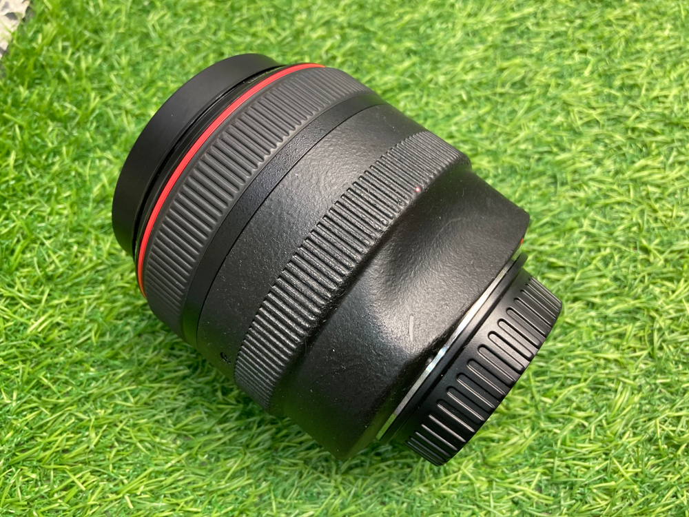Canon EF 85mm 1.2L II USM