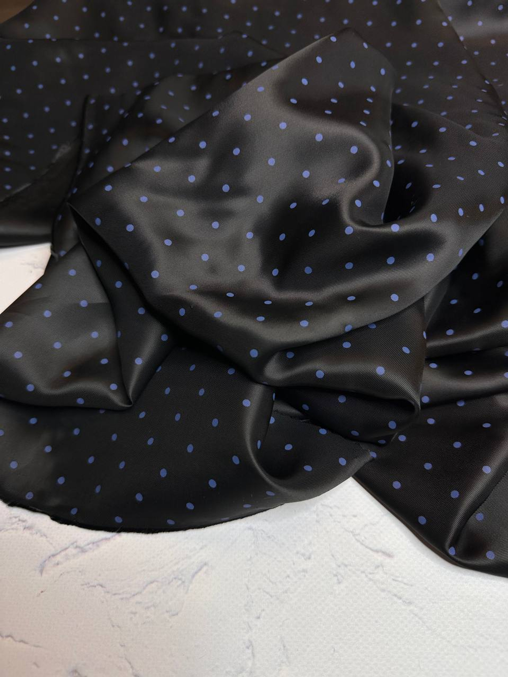 Вискоза подкладочная с узором (100%вискоза, Черный фон/фиолетово-синий мелкий горох, 137, 75 гр/м2)