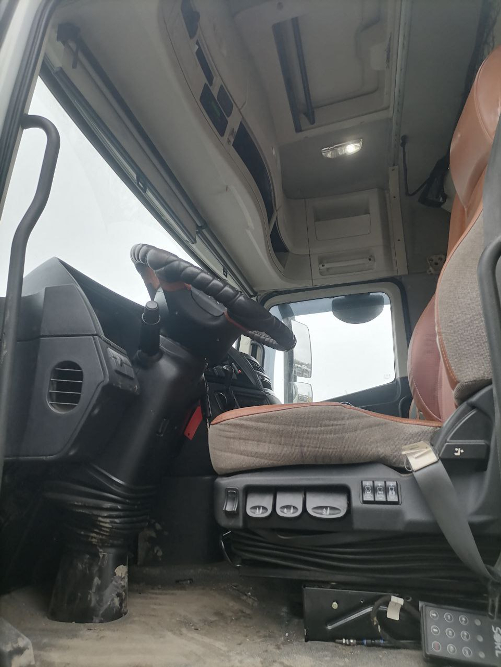 Foton AUMAN 4x2 Седельный тягач BJ4189SLFKA (Дизельный, 11,8 л, 470 л.с. АТ)