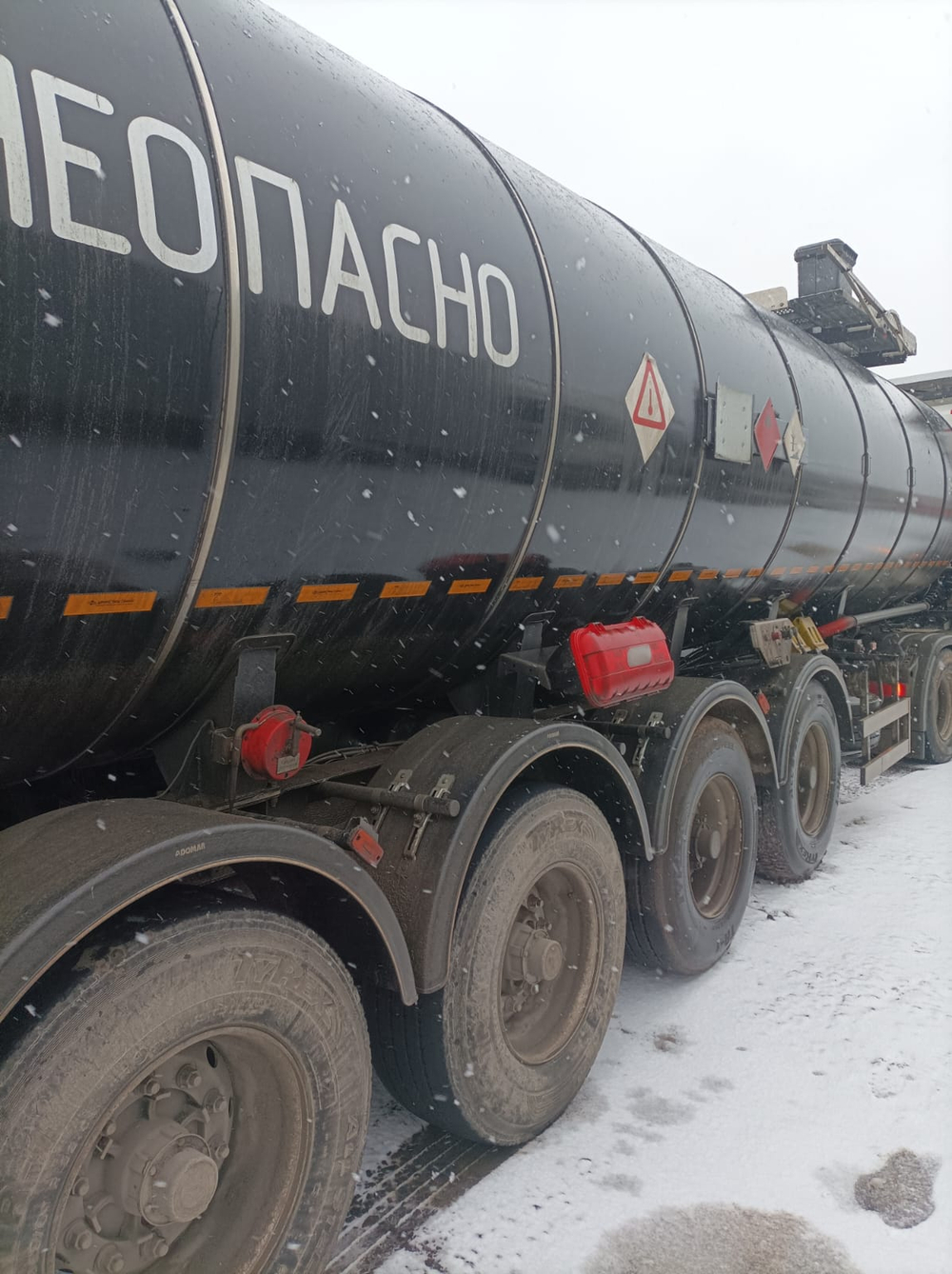 УралСпецТранс 9465* Полуприцеп цистерна 946514-В1-02