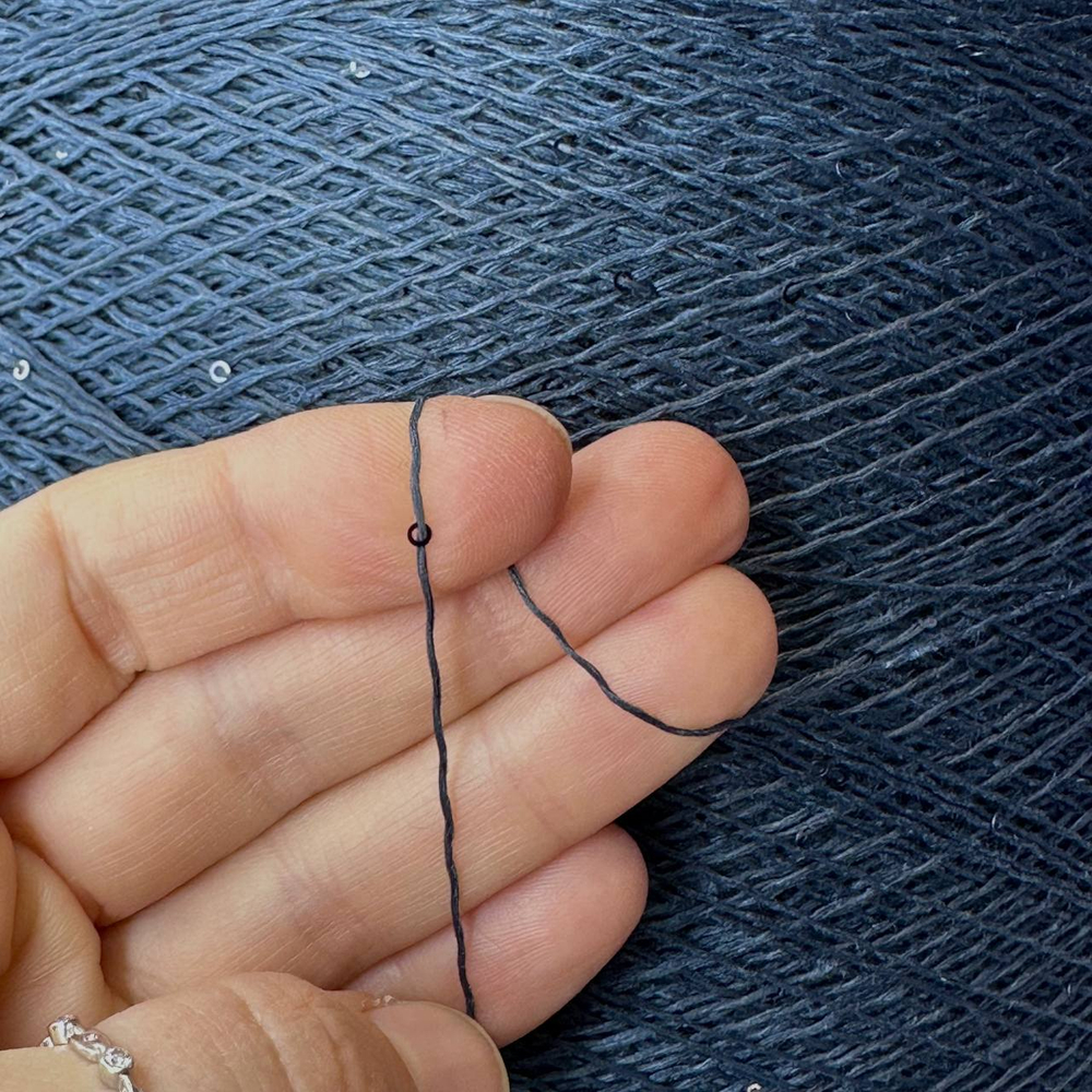 LINETTE PAILLETES - 80% лен, 20% п/а, микропайетки 2мм, ; 450м\100гр; цвет: припыленные чернила, пайетки в цвет пряжи;