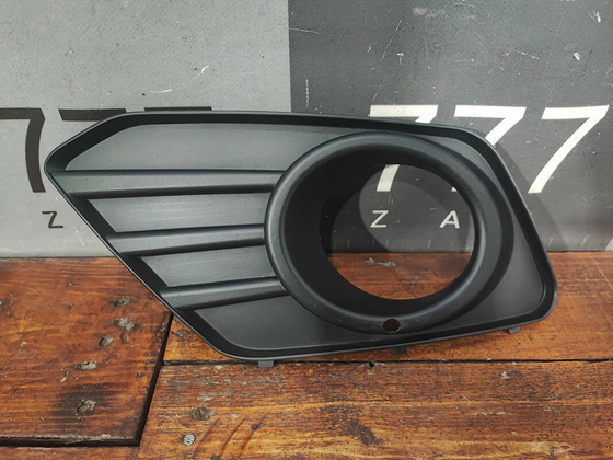 Накладка ПТФ левая UAZ Patriot 14-нв Б/У Оригинал 316382803025