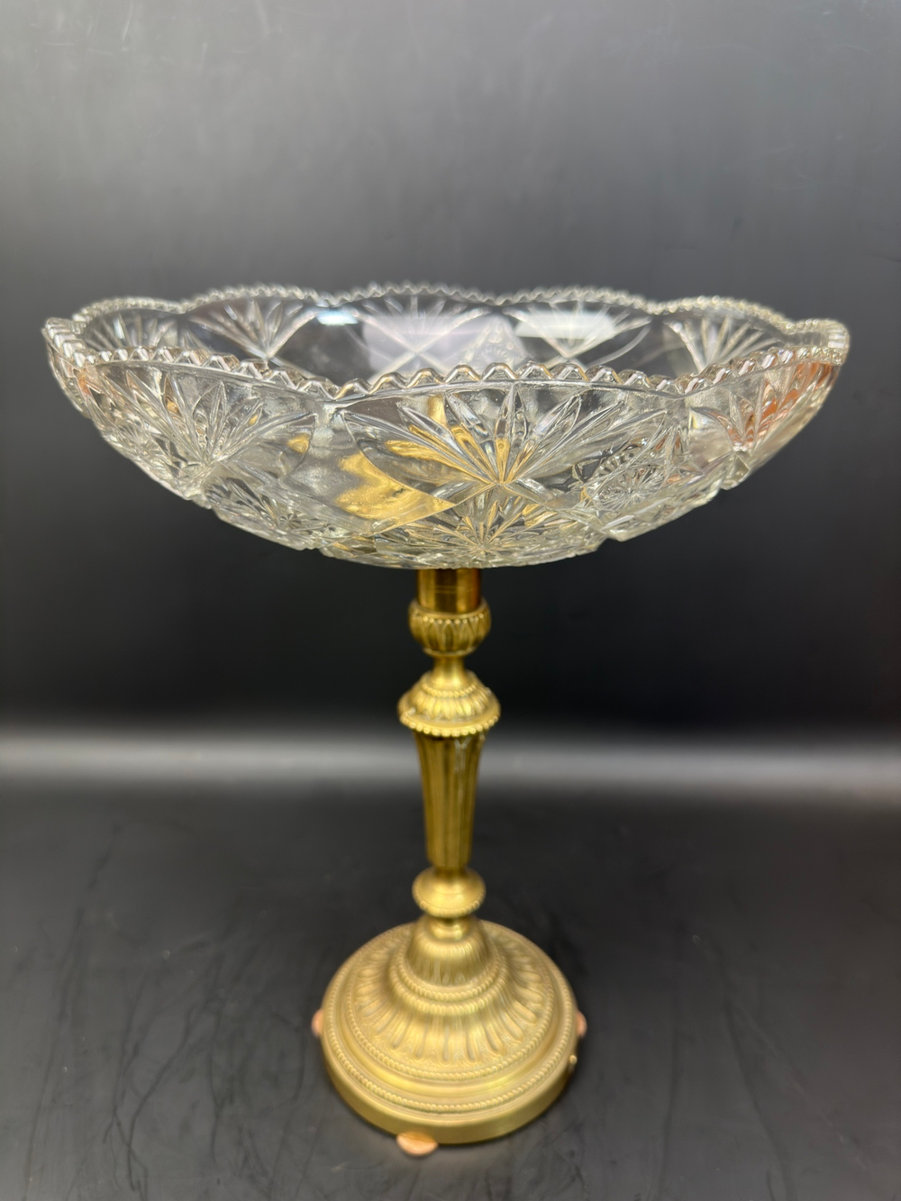 Старинная ваза-конфетница на бронзовой подставке