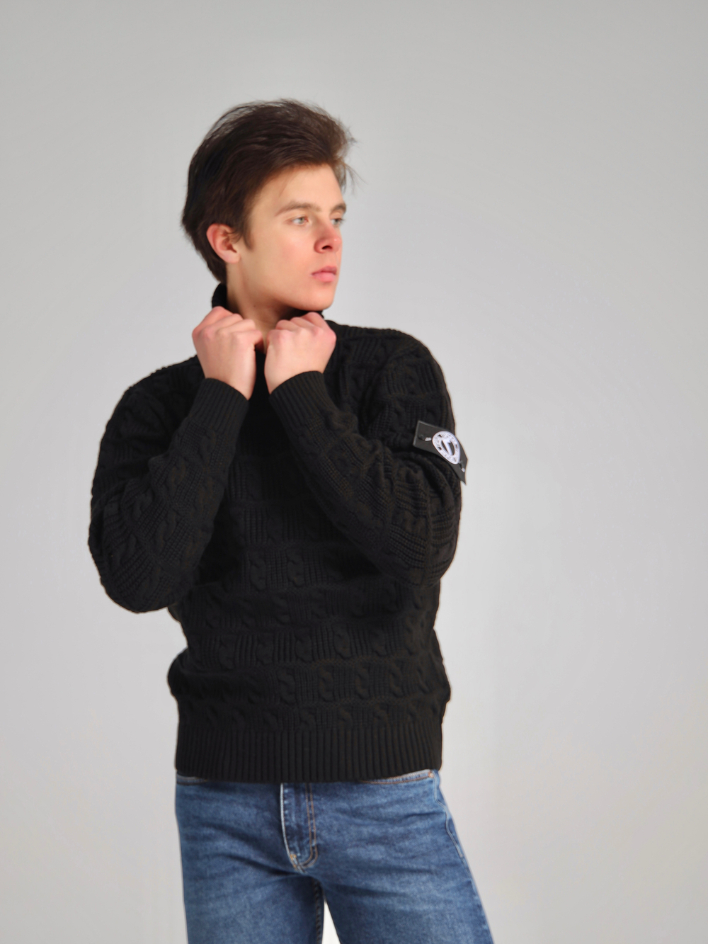 Свитер с патчем Город Горький черный