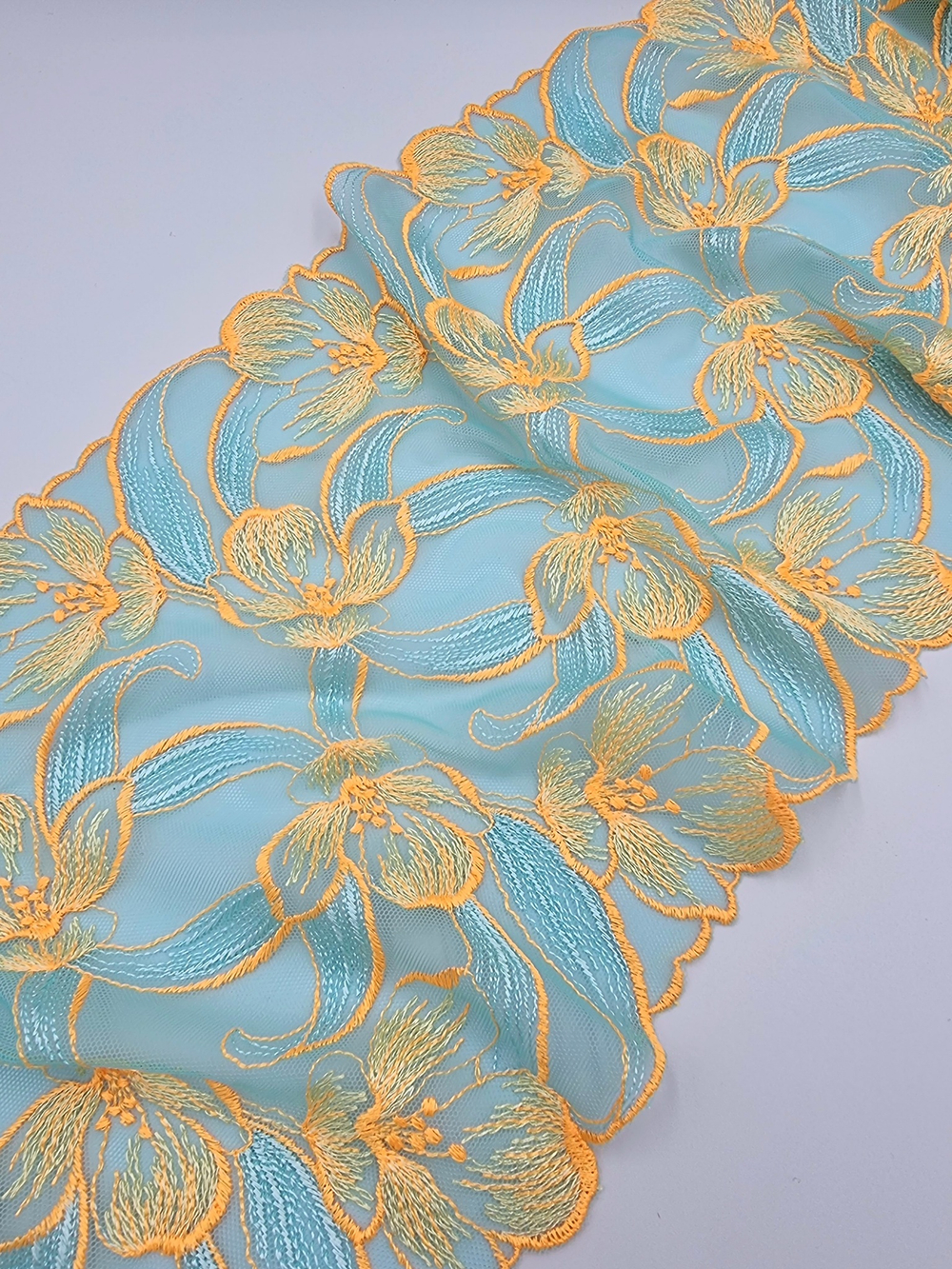 Вышивка на сетке среднеэластичная Мятно-бирюзовый/оранжевый К717 левая