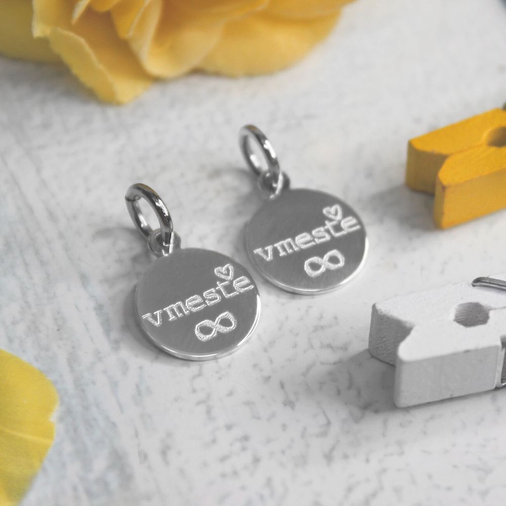 Парные кулоны из серебра с гравировкой на заказ