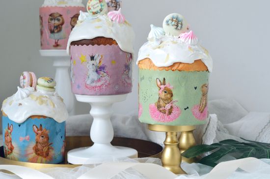 Кулич с макаронс и меренгами