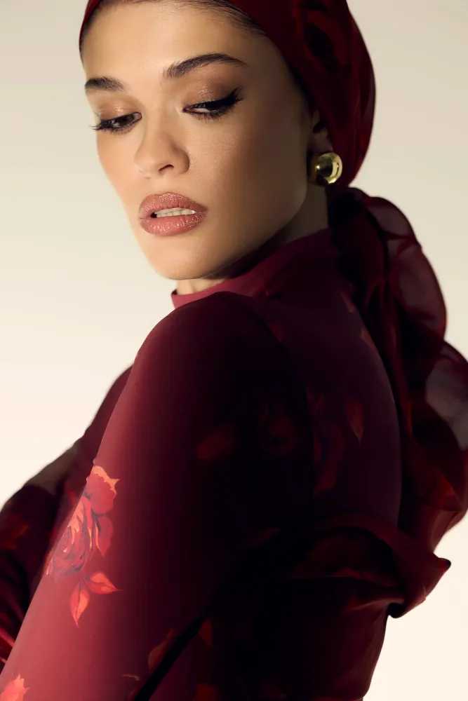 Летиция (Leticia), косынка из бордового шифона с цветочным принтом