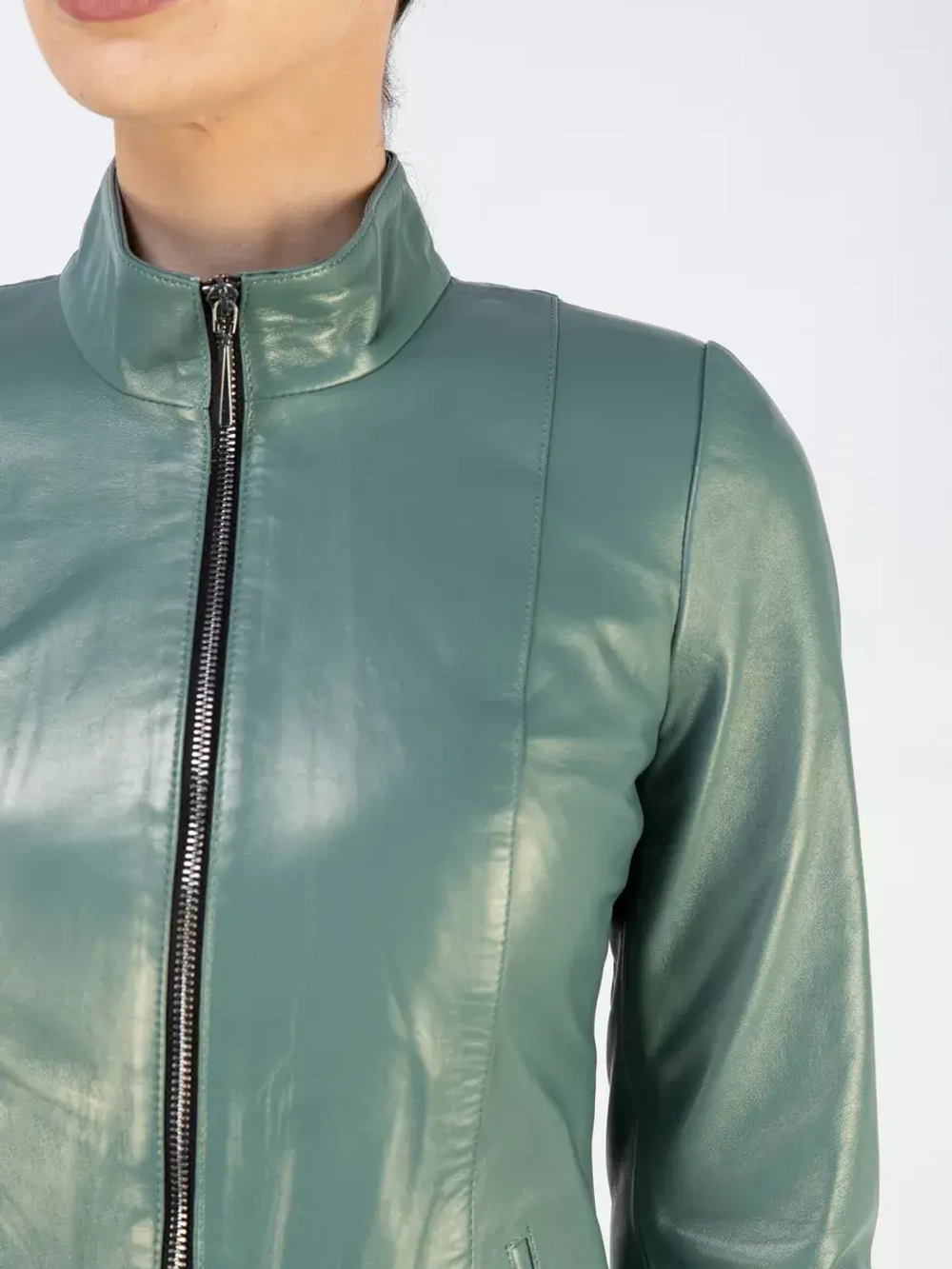 Кожаная куртка демисезонная